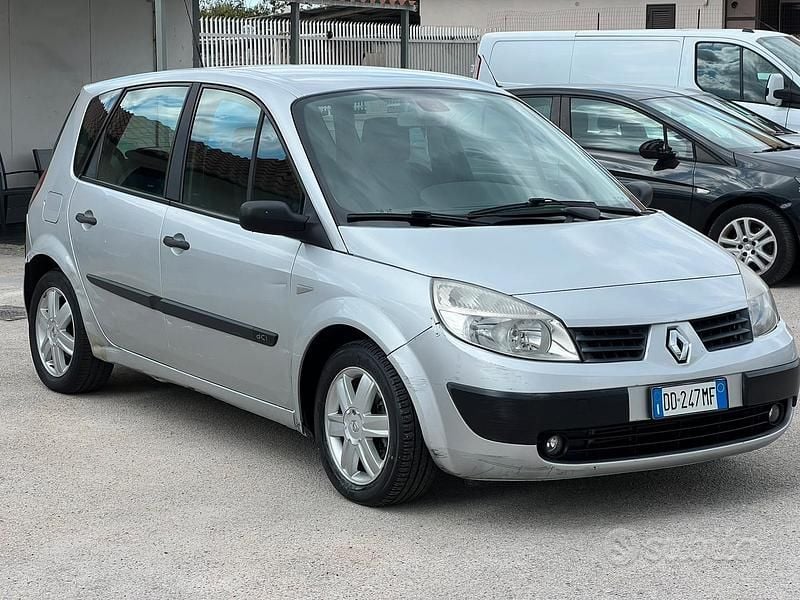 Usata Renault Scénic II 105 CV (77 kW) 2006 Grigio Monovolume