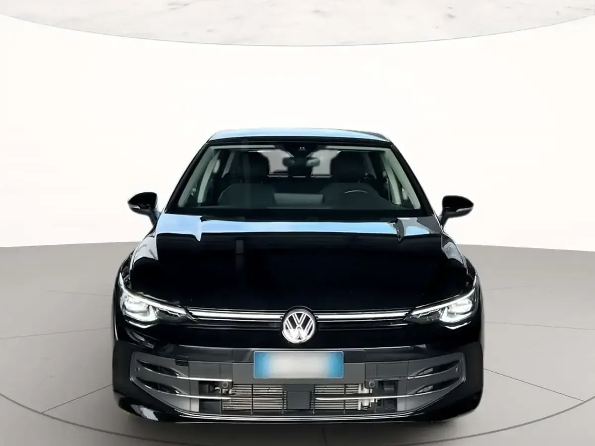 Usata VW Golf VIII Style 150 CV (110 kW) 2025 Grenadill black metallizzato Berlina