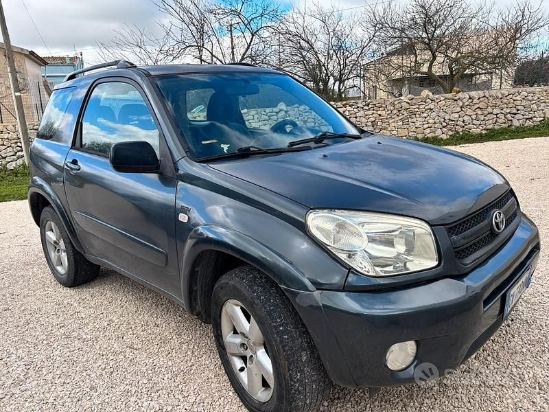 Usata Toyota RAV4 150 CV (110 kW) 2004 Grigio SUV