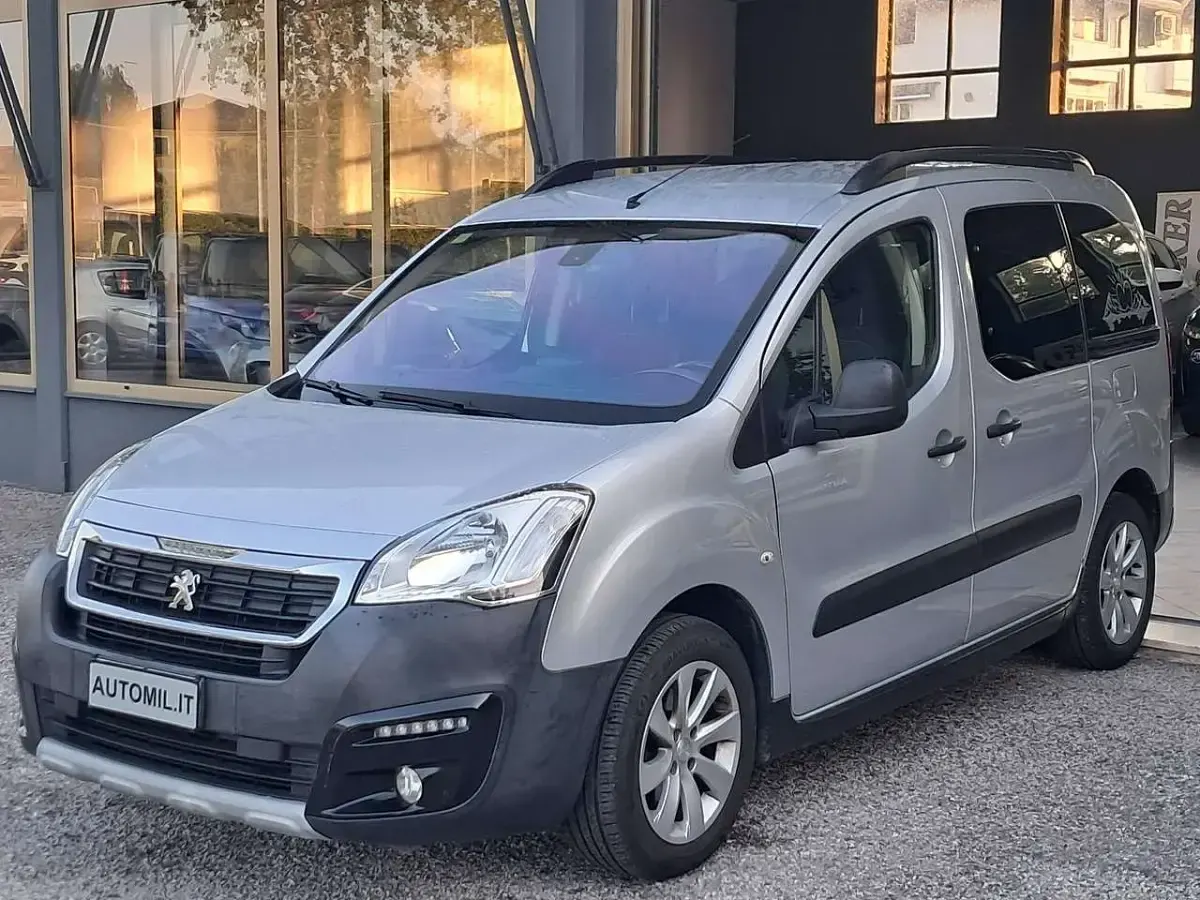 Usata Peugeot TePee Active 99 CV (72 kW) 2017 Grigio Station wagon