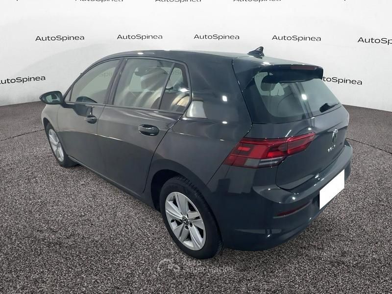 Usata VW Golf VIII Life 116 CV (85 kW) 2022 Gray Berlina