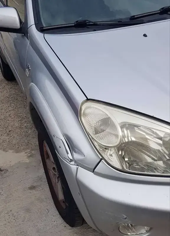 Usata Toyota RAV4 116 CV (85 kW) 2004 Argento SUV