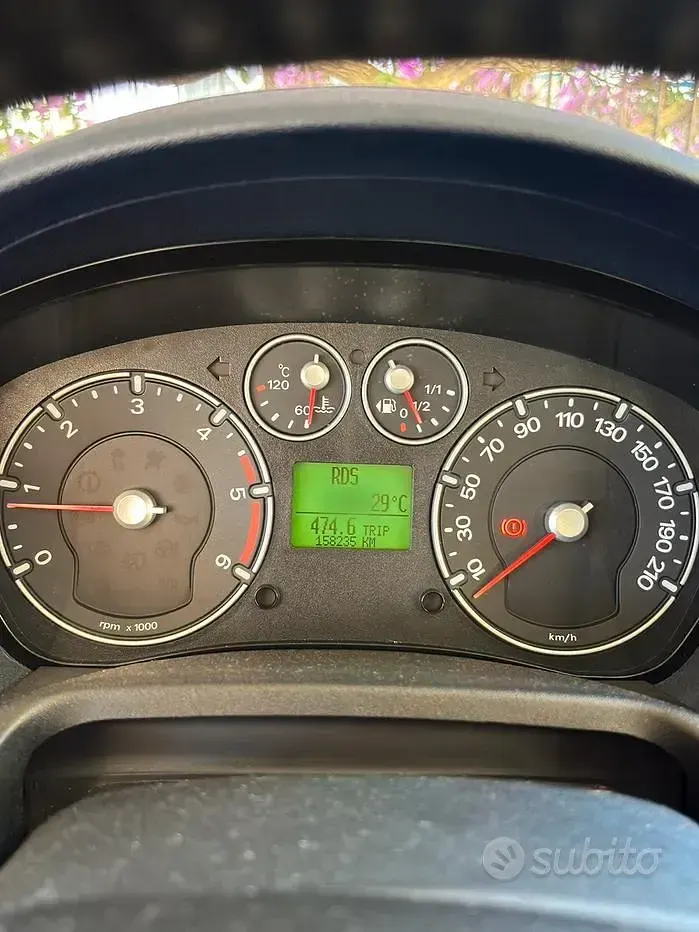 Usata Ford Fiesta Titanium 80 CV (58 kW) 2007 Bluazzurro Utilitaria