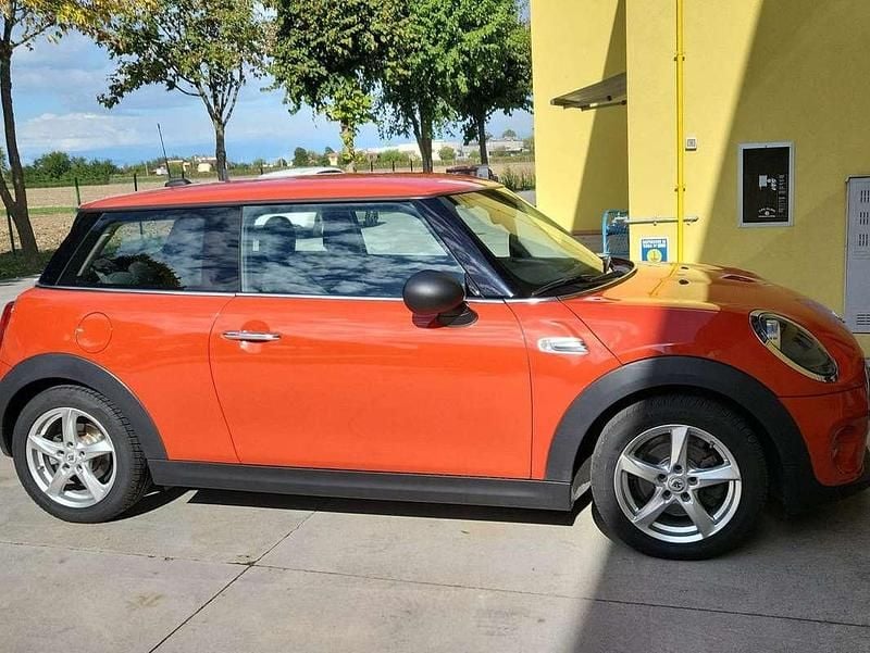 Usata Mini ONE 102 CV (75 kW) 2018 Arancione Utilitaria
