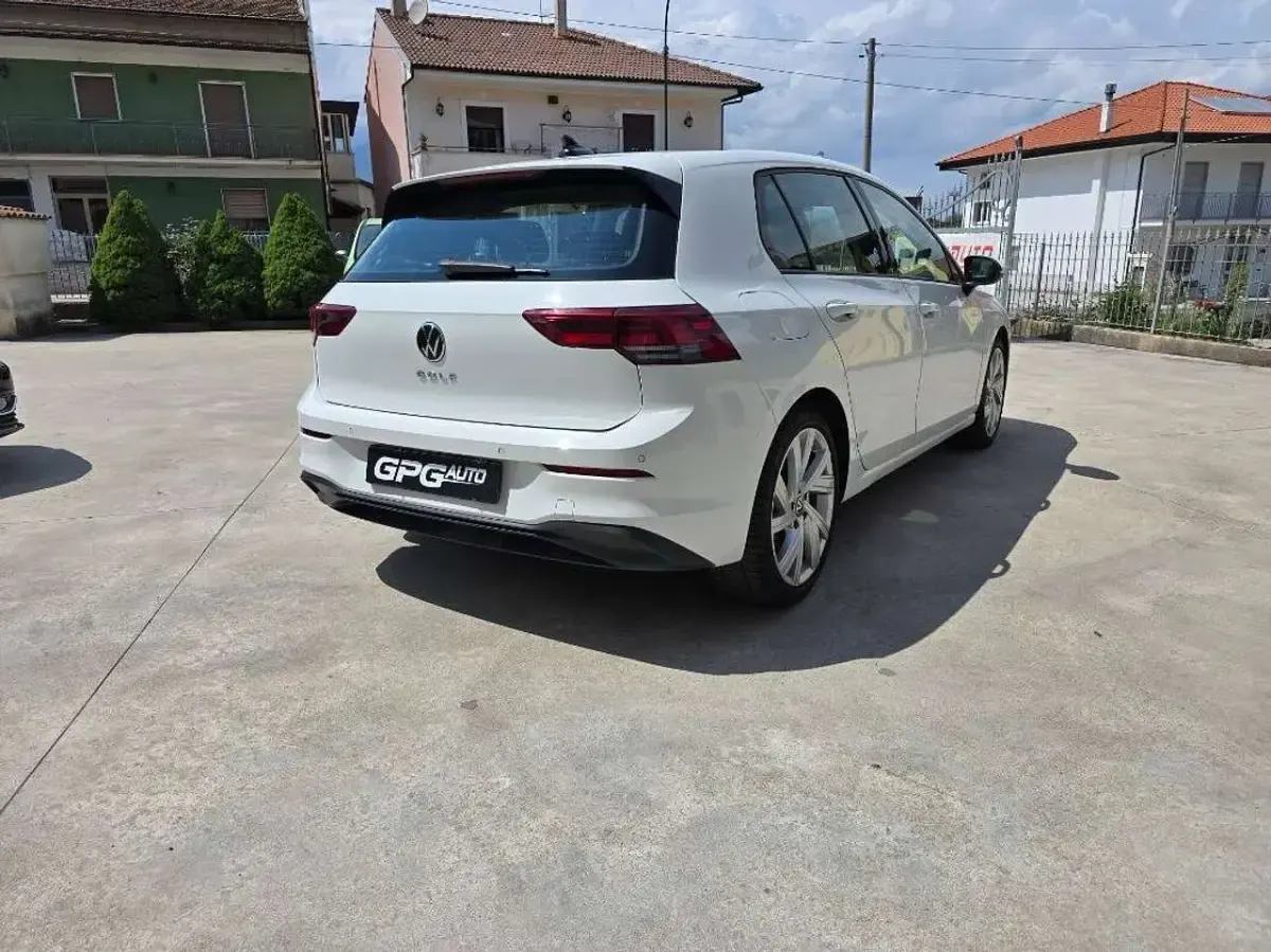 Usata VW Golf VII Life 150 CV (110 kW) 2021 Bianco Utilitaria