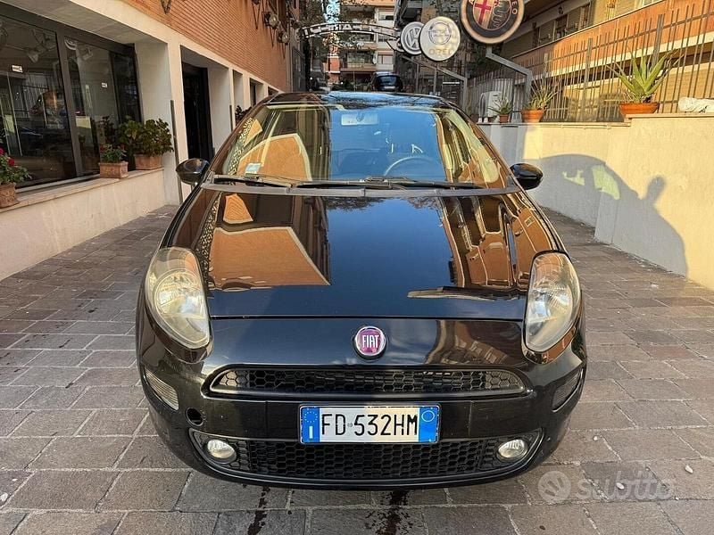 Usata Fiat Punto Lounge 69 CV (50 kW) 2016 Nero Utilitaria