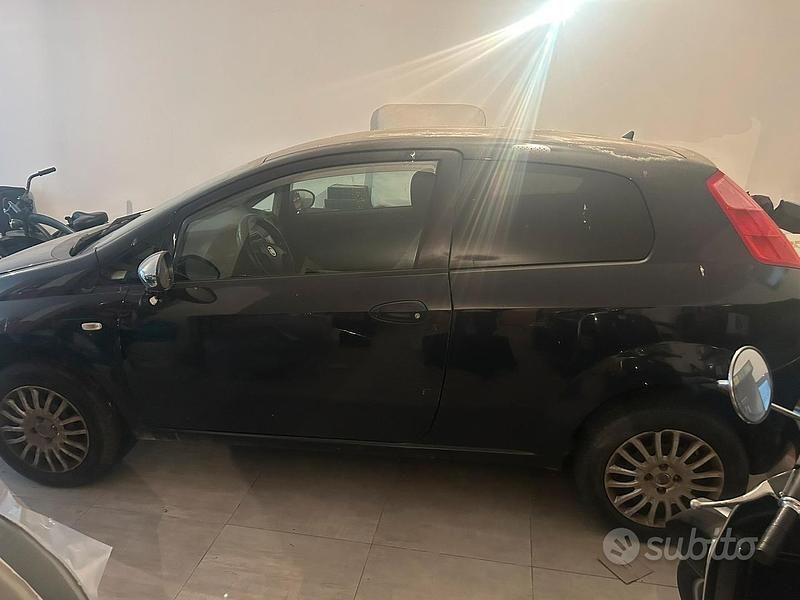 Usata Fiat Grande Punto 77 CV (56 kW) 2010 Blu Utilitaria