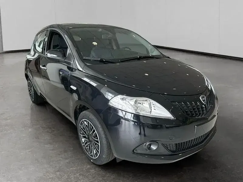 Usata Lancia Ypsilon Gold 70 CV (51 kW) 2023 Grigio Utilitaria