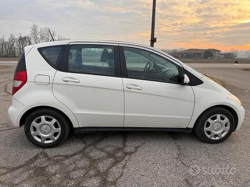 Usata Mercedes A160 Elegance 82 CV (60 kW) 2011 Bianco Utilitaria