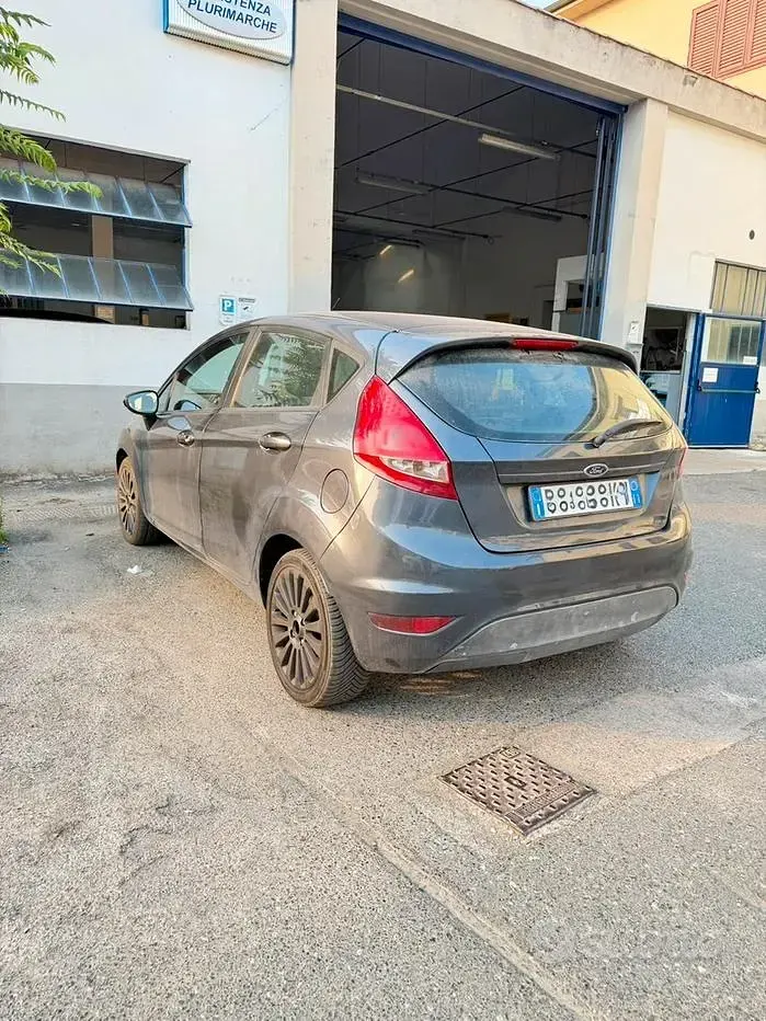 Usata Ford Fiesta 68 CV (50 kW) 2008 Grigio Utilitaria