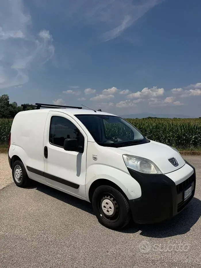 Usata Peugeot Bipper 68 CV (50 kW) 2010 Bianco Monovolume