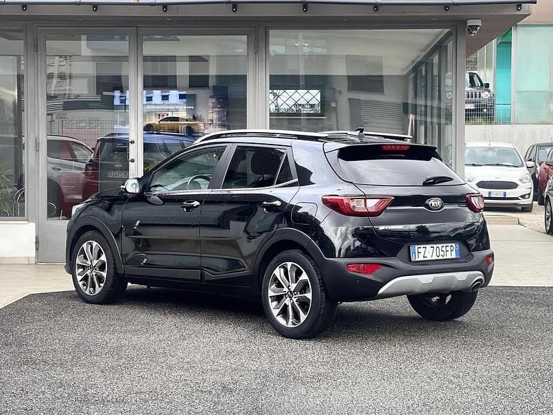Second-hand Kia Stonic 116 CP (85 kW) 2019 Negru SUV