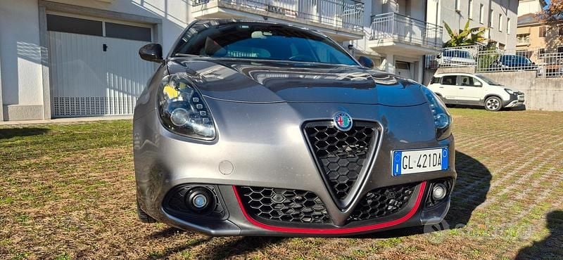 Grigio Usata 2017 Alfa Romeo Giulietta Lusso Tre volumi | 12.000 € (Molto cara) - Immagine 1/4