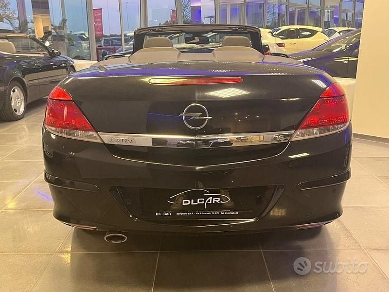 Usata Opel Astra Cabriolet Cosmo 116 CV (85 kW) 2008 Nero Cabrio