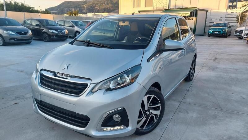 Argento Usata 2017 Peugeot 108 Due volumi | 8900 € (Buon prezzo) - Immagine 1/4
