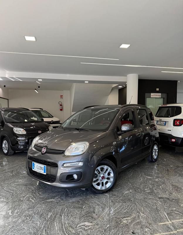 Grigio Usata 2017 Fiat Panda Lounge Tre volumi | 8990 € (Cara) - Immagine 1/4