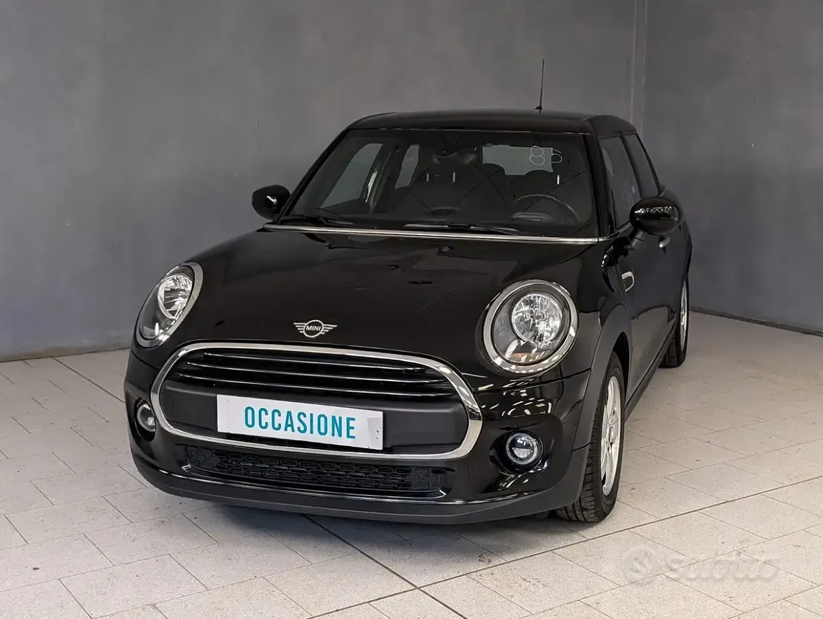 Begagnad Mini ONE 102 HK (75 kW) 2021 Svart Halvkombi