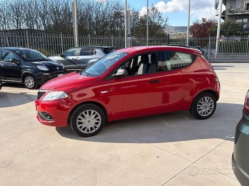Usata Lancia Ypsilon S 69 CV (50 kW) 2018 Rosso Utilitaria