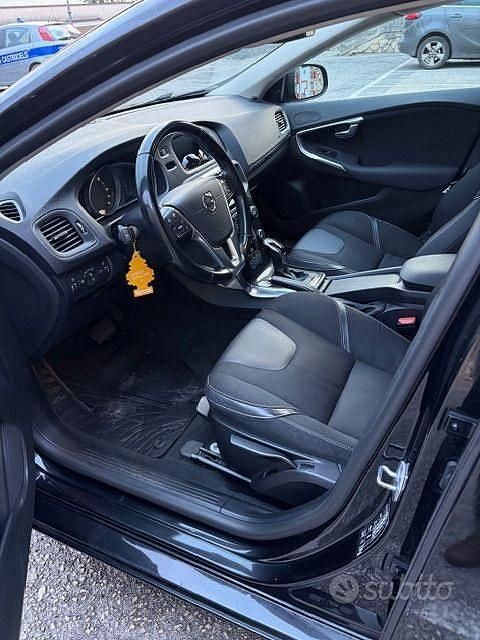 Usata Volvo V40 120 CV (88 kW) 2018 Berlina