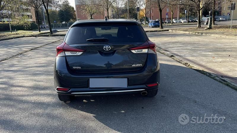 Usata Toyota Auris Lounge 111 CV (81 kW) 2016 Berlina