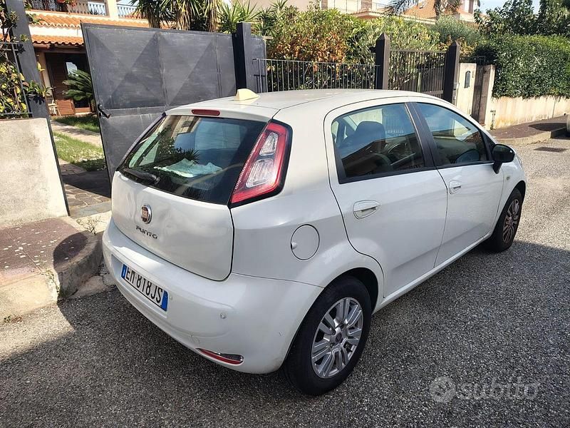 Usata Fiat Punto 77 CV (56 kW) 2013 Bianco Utilitaria