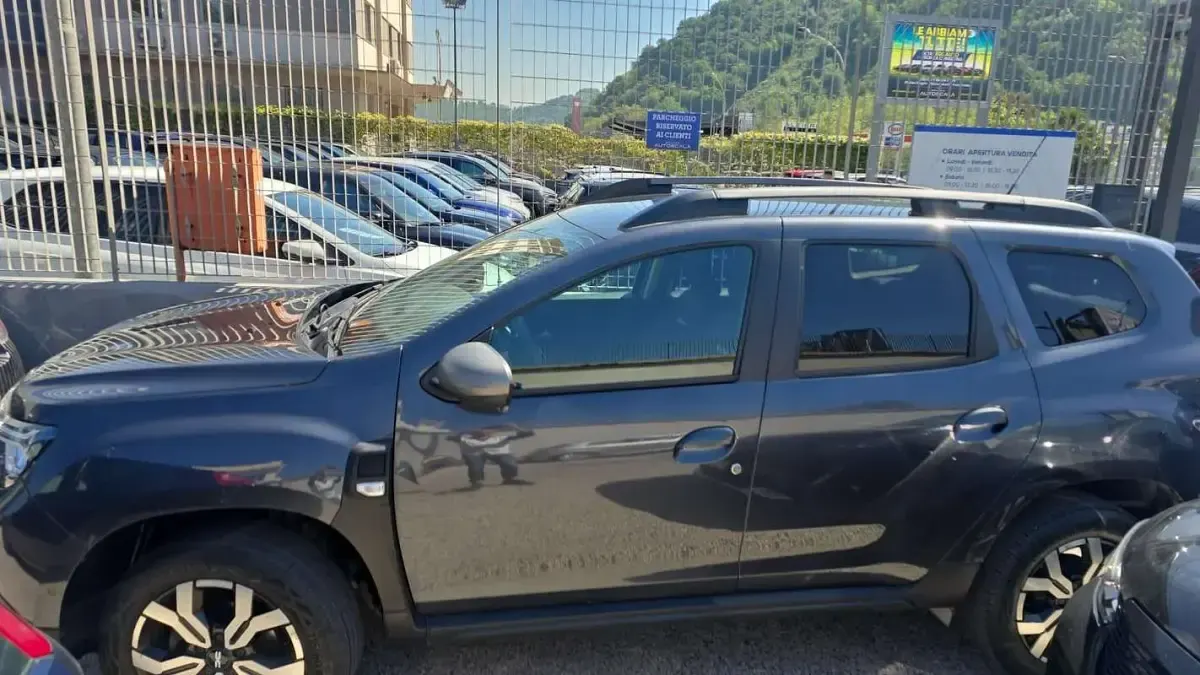Usata Dacia Duster Journey 101 CV (74 kW) 2023 Grigio SUV