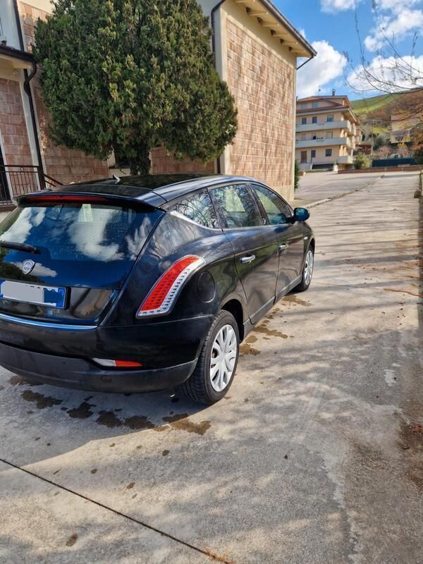 Usata Lancia Delta 120 CV (88 kW) 2009 Nero Utilitaria