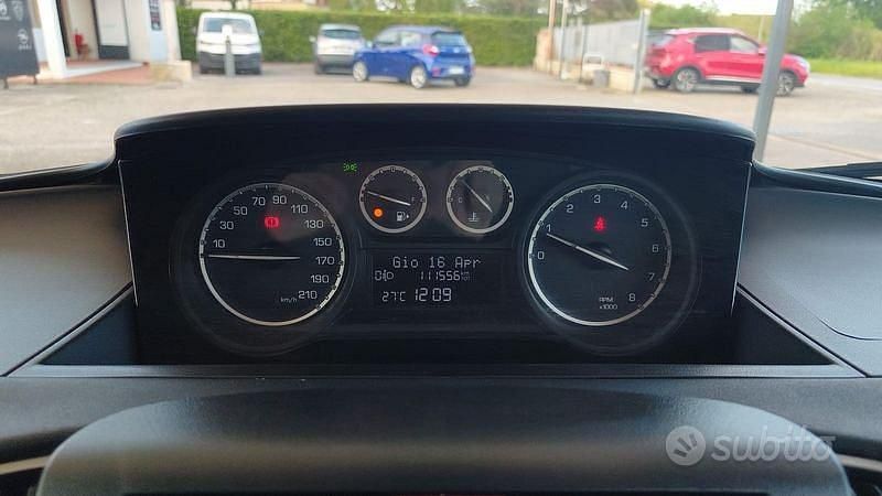 Usata Lancia Ypsilon 69 CV (50 kW) 2015 Rosso Utilitaria