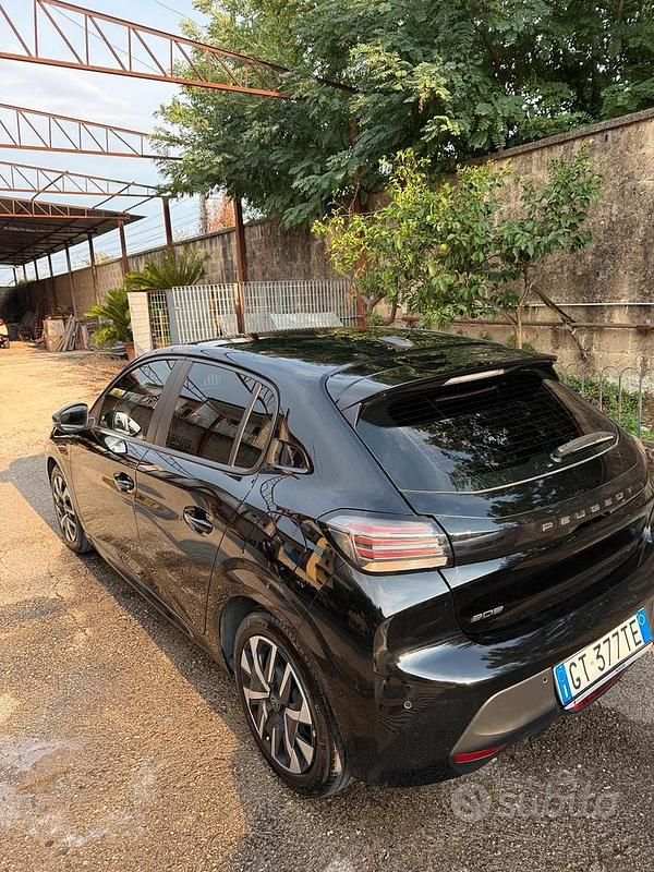 Usata Peugeot 208 Active 75 CV (55 kW) 2024 Nero Utilitaria