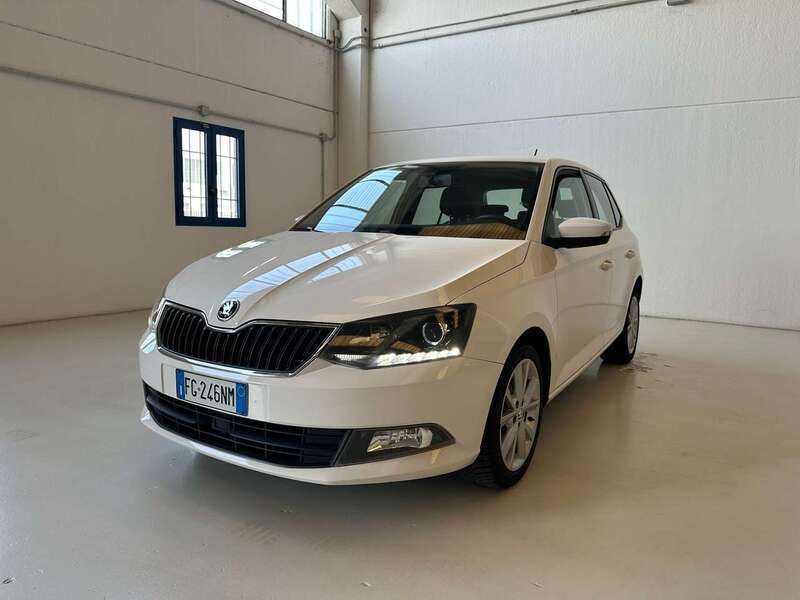 Bianco Usata 2016 Skoda Fabia Executive Due volumi | 8990 € (Cara) - Immagine 1/4