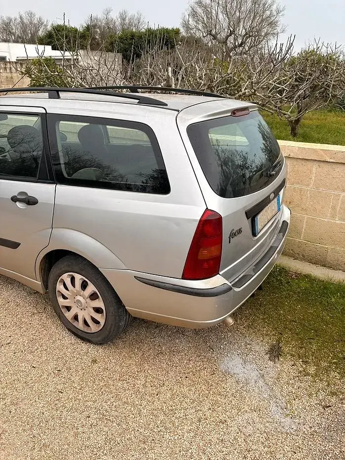 Usata Ford Focus 100 CV (73 kW) 2002 Grigio Berlina
