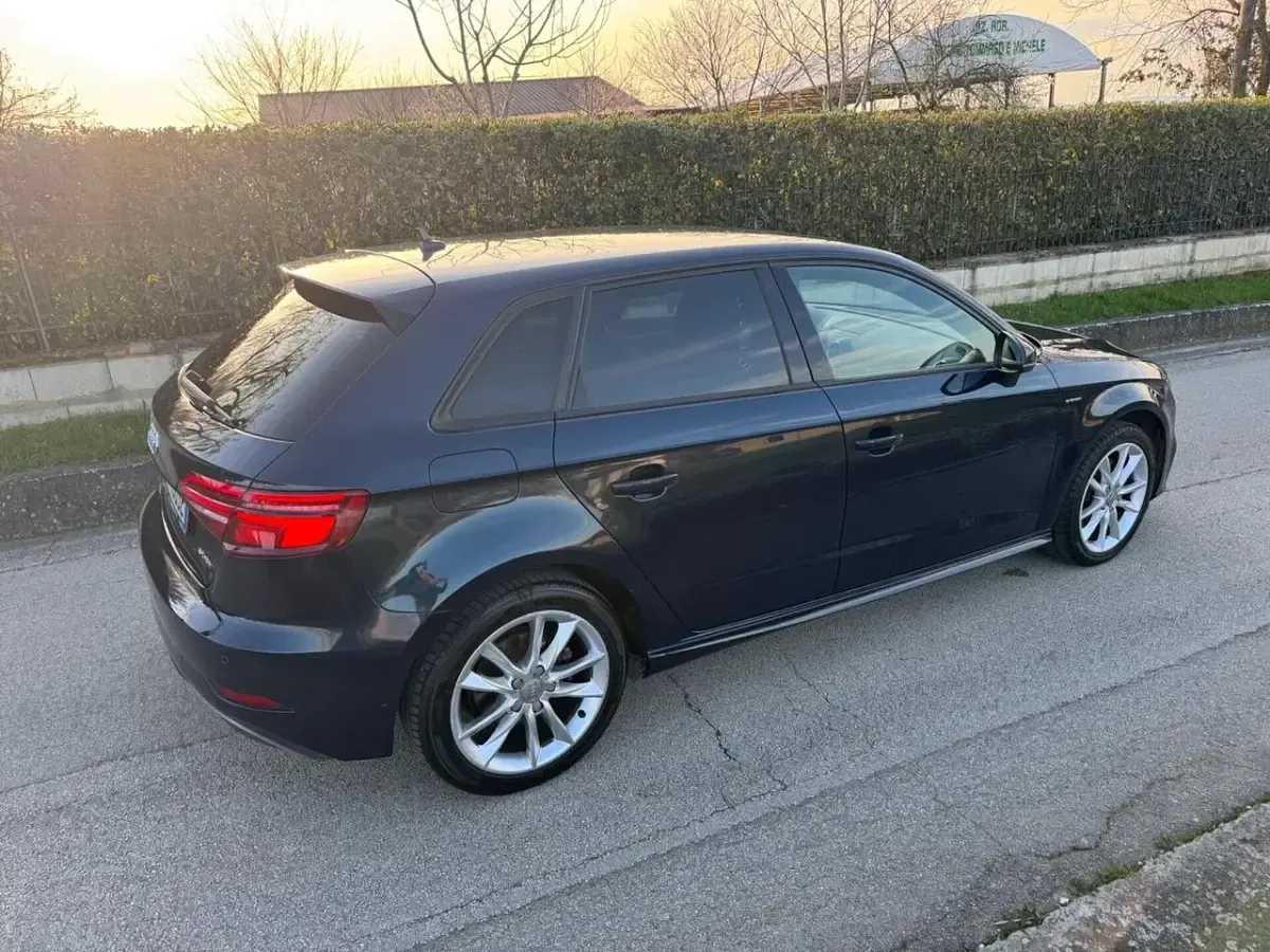 Usata Audi e-tron Design 109 kW (149 CV) 2018 Blu SUV