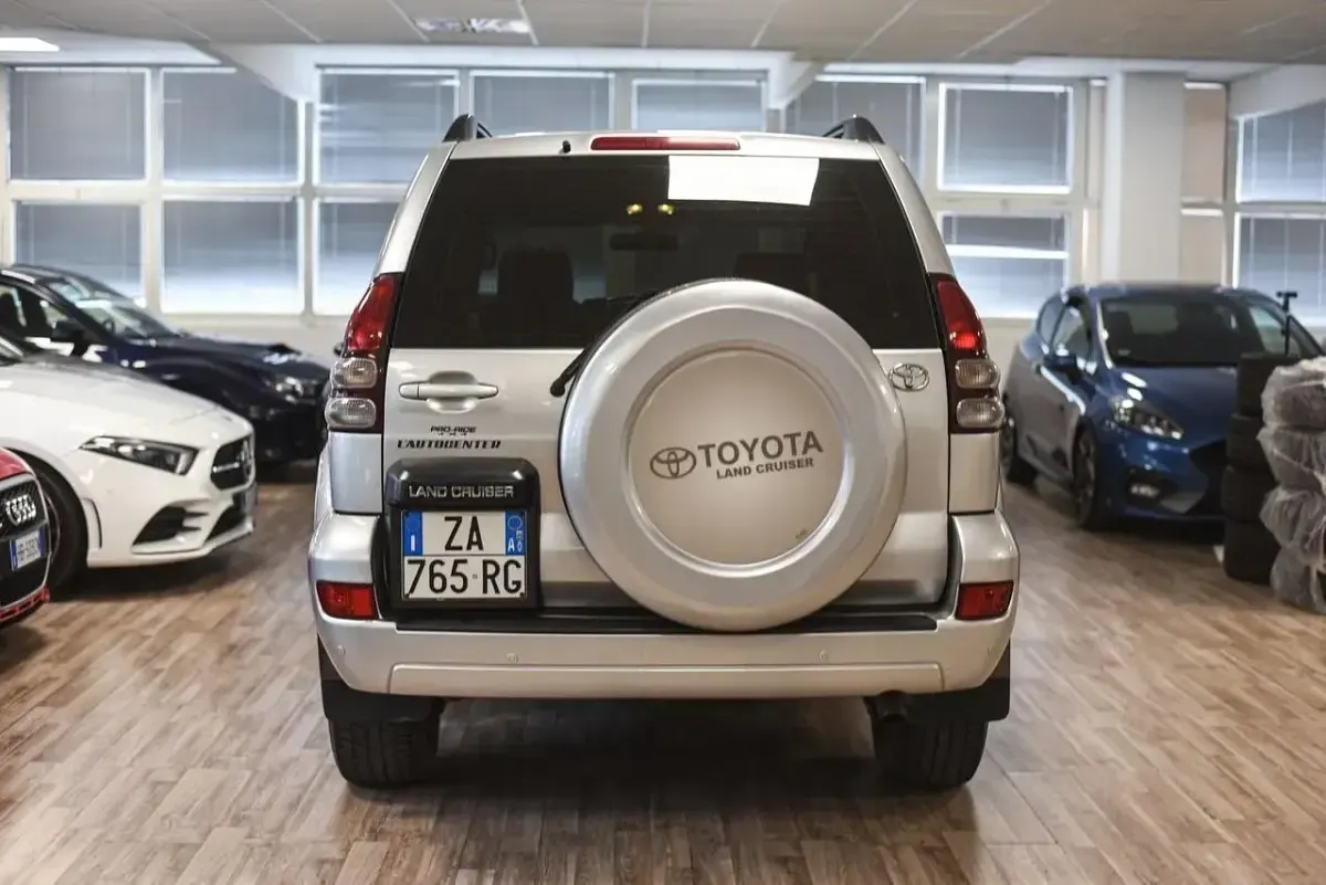 Usata Toyota Land Cruiser Sol 173 CV (127 kW) 2007 Argento SUV