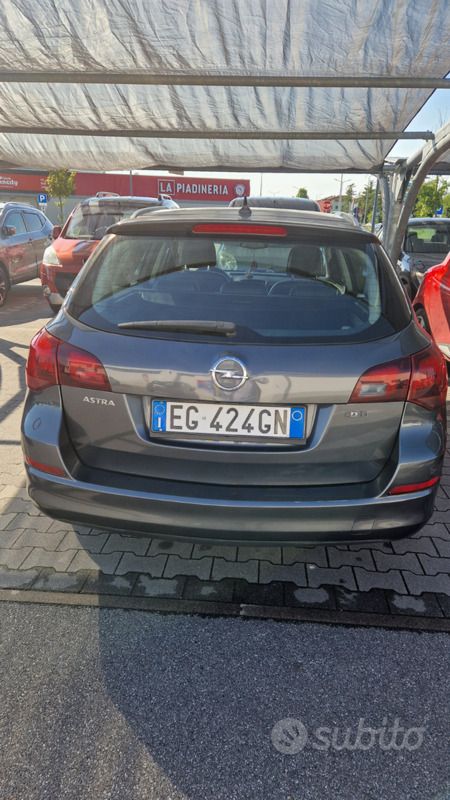 Usata Opel Astra 2011 Grigio Station wagon