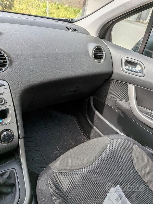 Usata Peugeot 308 112 CV (82 kW) 2008 Nero Berlina