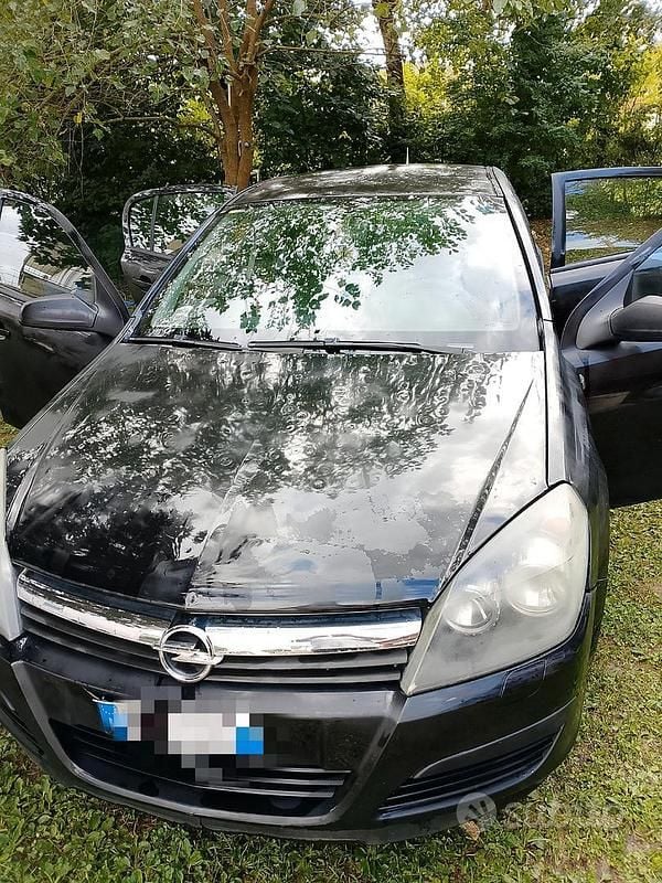 Usata Opel Astra 90 CV (66 kW) 2006 Nero Berlina