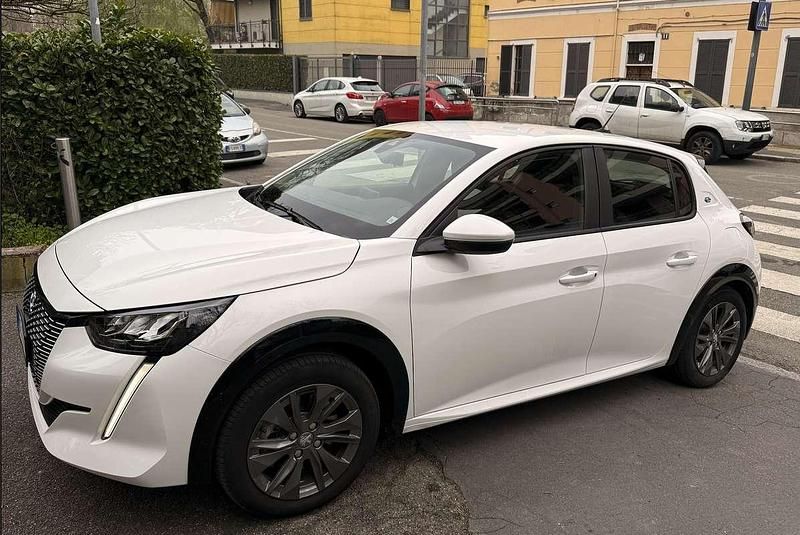 Usata Peugeot 208 Allure 56 kW (77 CV) 2021 Bianco Utilitaria