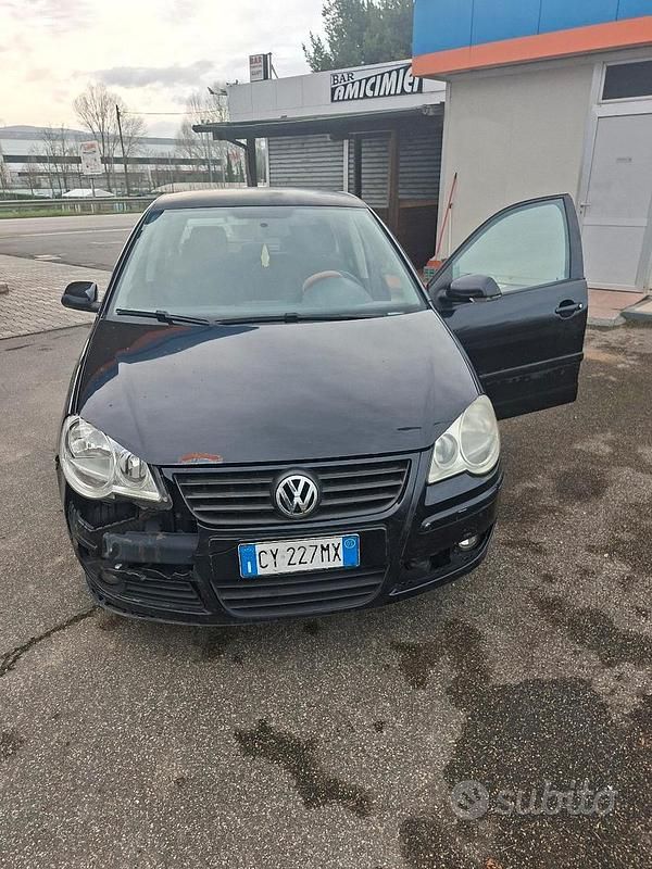 Nero Usata 2005 VW Polo Tre volumi | 1400 € (Super prezzo) - Immagine 1/4