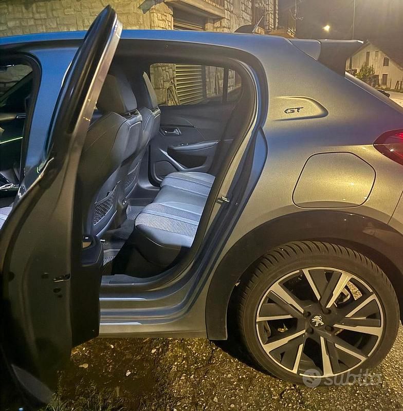 Usata Peugeot 208 GT-line 131 CV (96 kW) 2022 Grigio Utilitaria