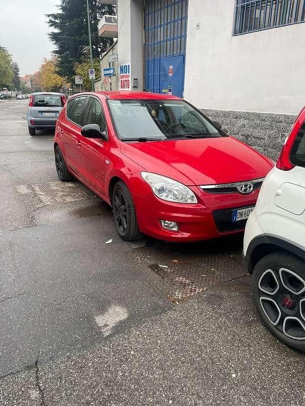 Usata 2008 Hyundai i30 Active Tre volumi | 2800 € (Buon prezzo) - Immagine 1/4