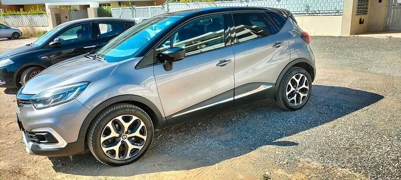 Usata Renault Captur 116 CV (85 kW) 2019 Grigio SUV