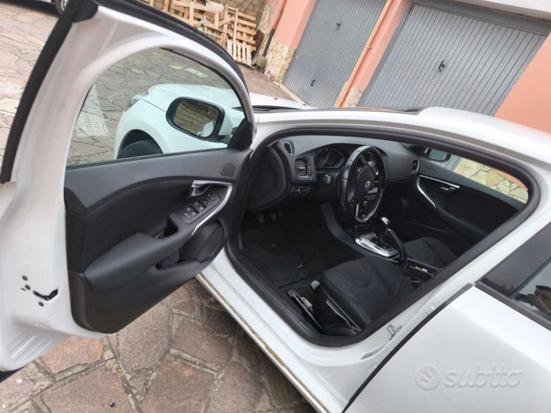 Usata Volvo V40 115 CV (84 kW) 2014 Bianco Station wagon