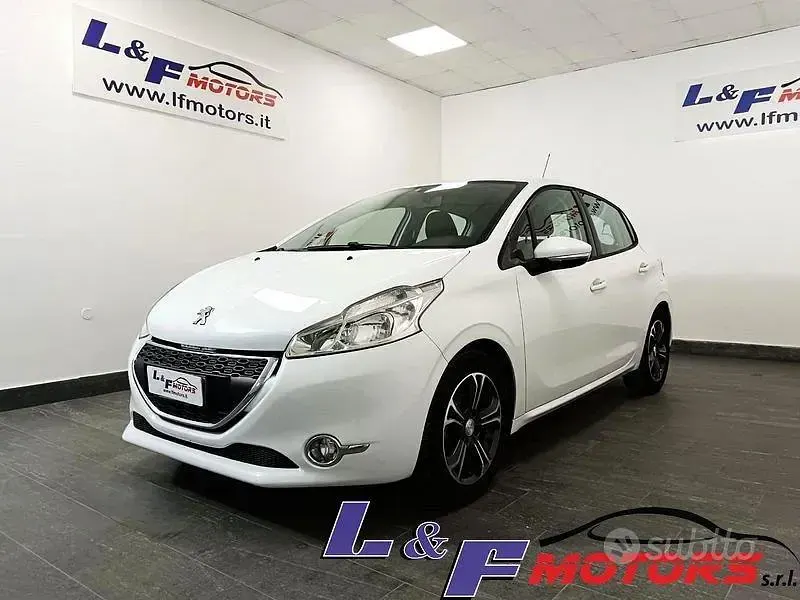 Usata Peugeot 208 Active 82 CV (60 kW) 2014 Bianco Utilitaria