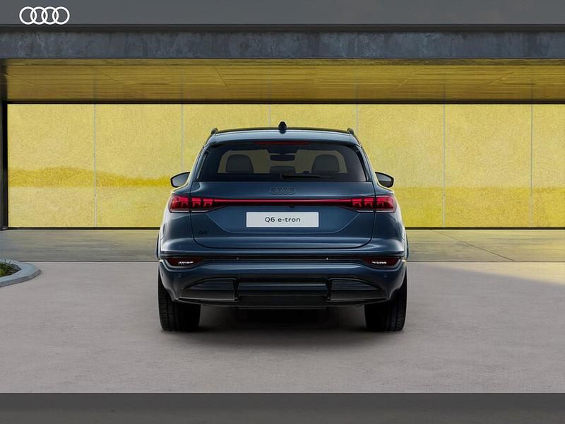 Nuova Audi Q6 e-tron S-Line 239 kW (326 CV) 2025 Blu plasma metallizzato SUV