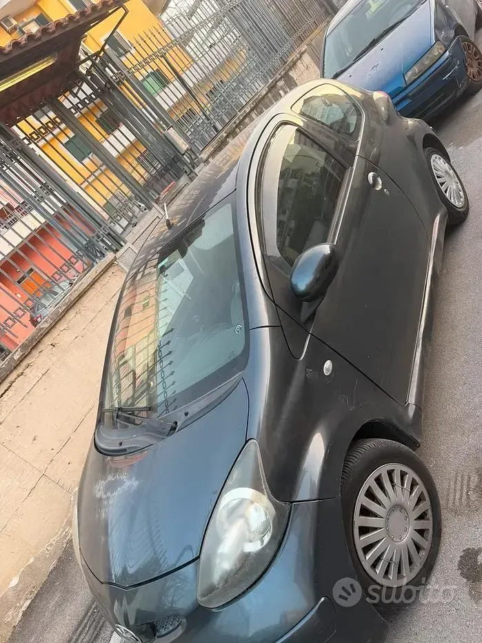 Usata Toyota Aygo 68 CV (50 kW) 2007 Grigio Utilitaria