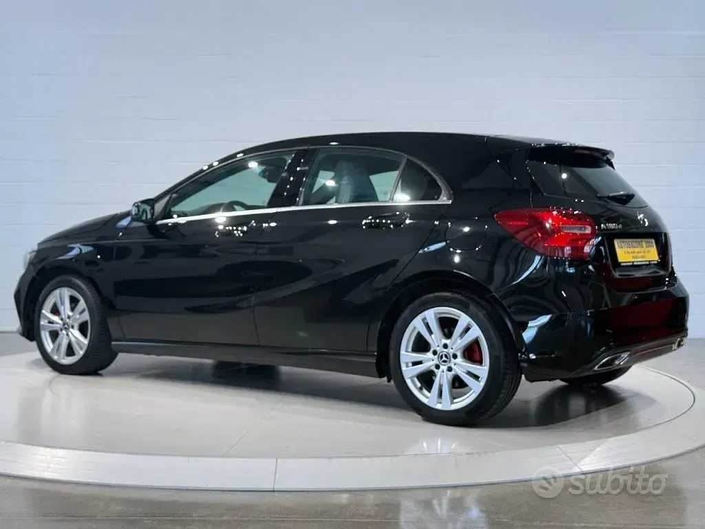 Usata Mercedes A180 109 CV (80 kW) 2017 Nero Utilitaria