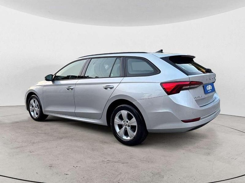 Usata Skoda Octavia Style 116 CV (85 kW) 2022 Argento metallizzato Station wagon
