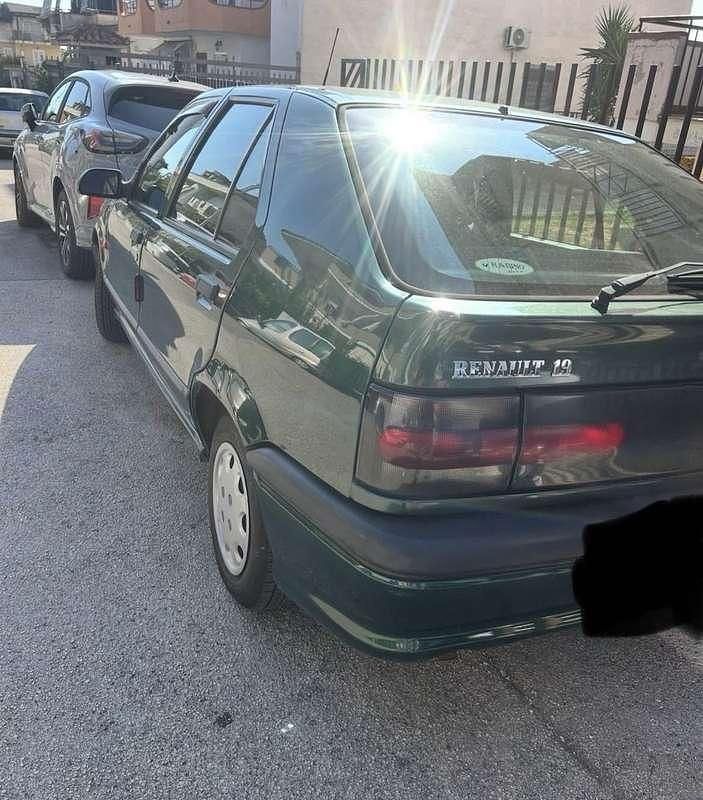 Usata Renault 19 77 CV (56 kW) 1994 Verde Berlina