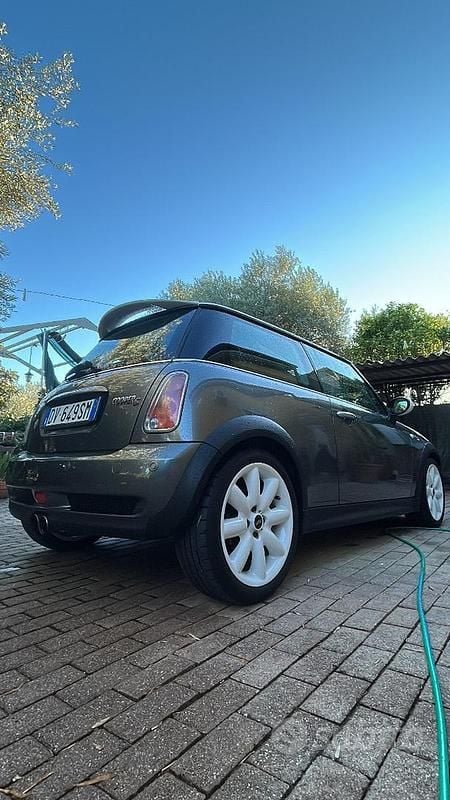 Usata Mini Cooper S 170 CV (125 kW) 2004 Grigio Utilitaria