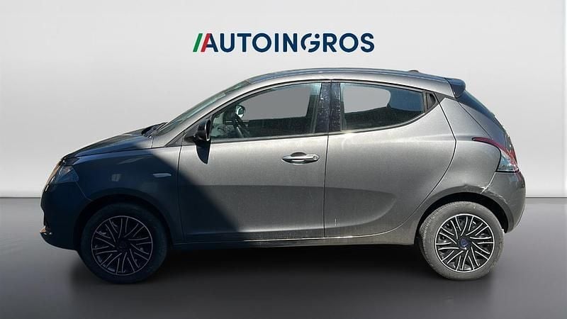 Usata Lancia Ypsilon Silver 69 CV (50 kW) 2023 Grigio Utilitaria